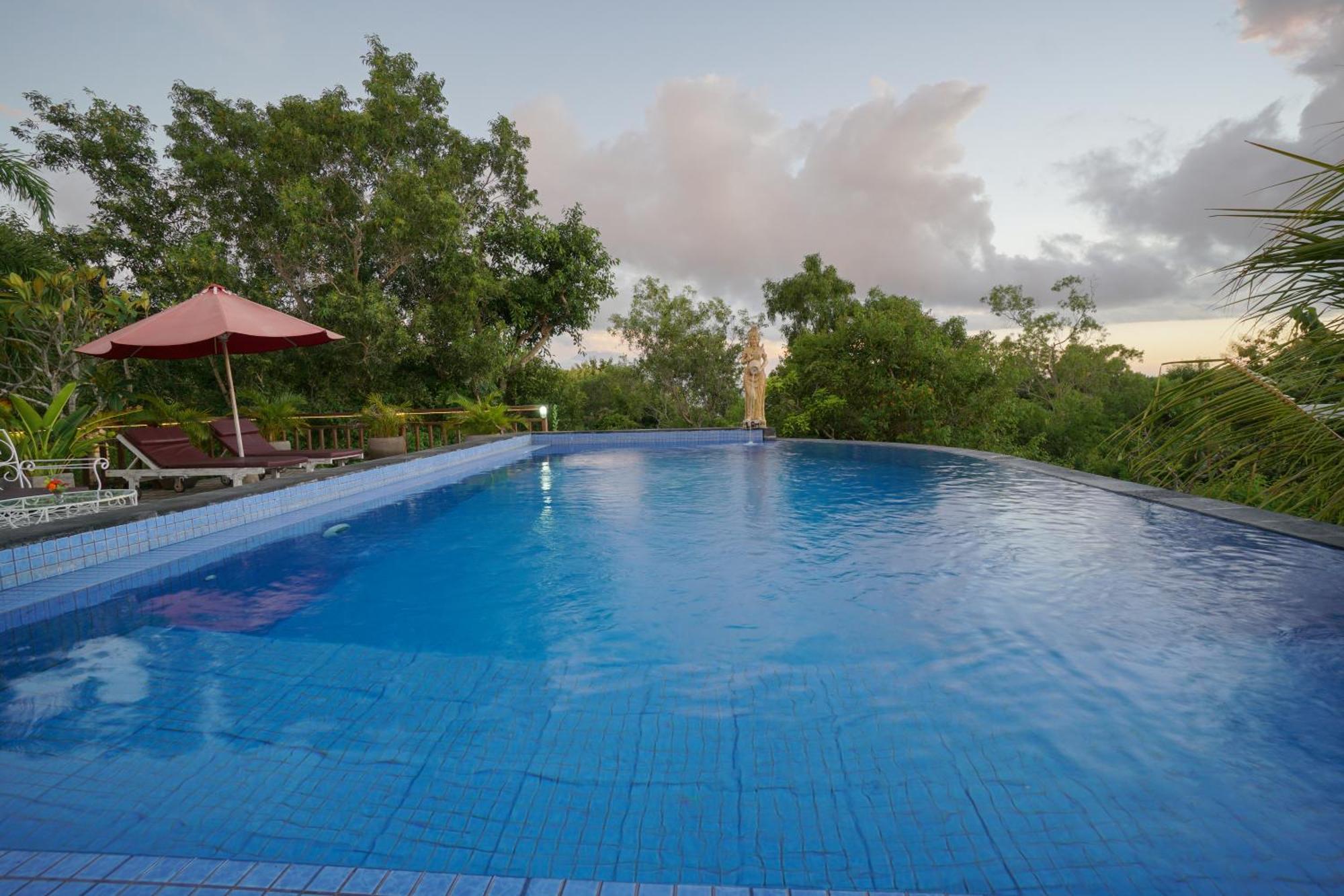 Innora Jungle Resort And Spa Batununggul Exterior photo
